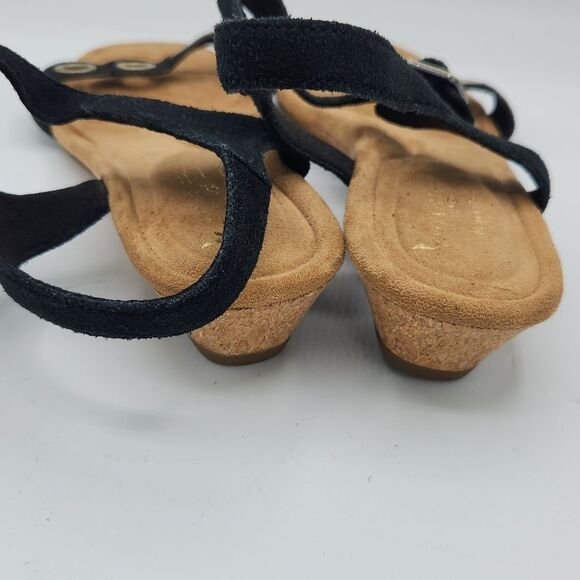 Koolaburra by UGG Women's Leira Black and Tan Heeled Sandals with Gold Accents - Picture 5 of 9